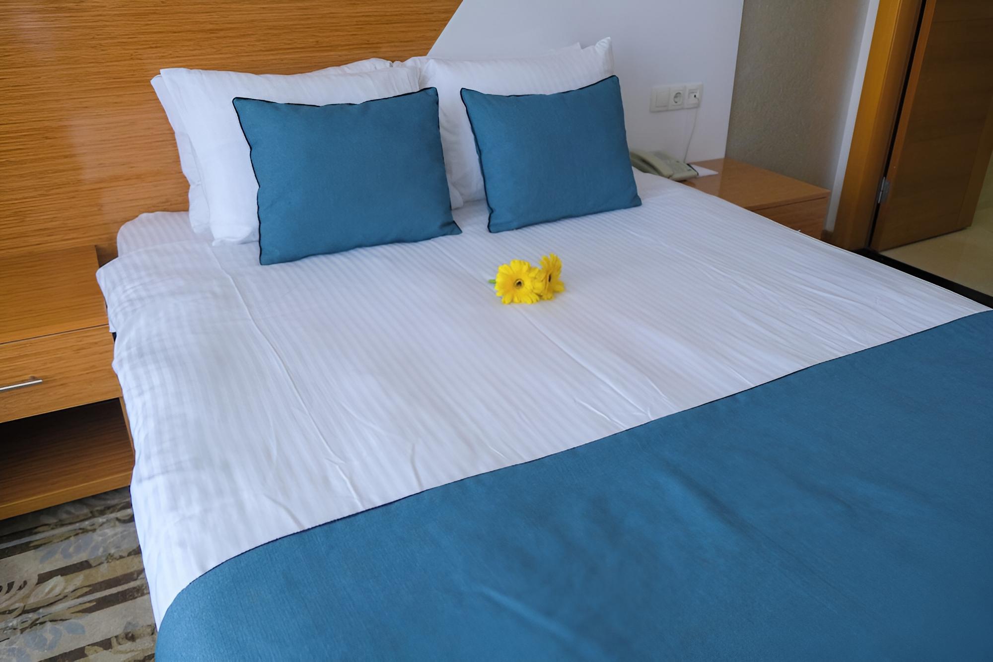 Superior Double Room, Sea View thumbnail 5
