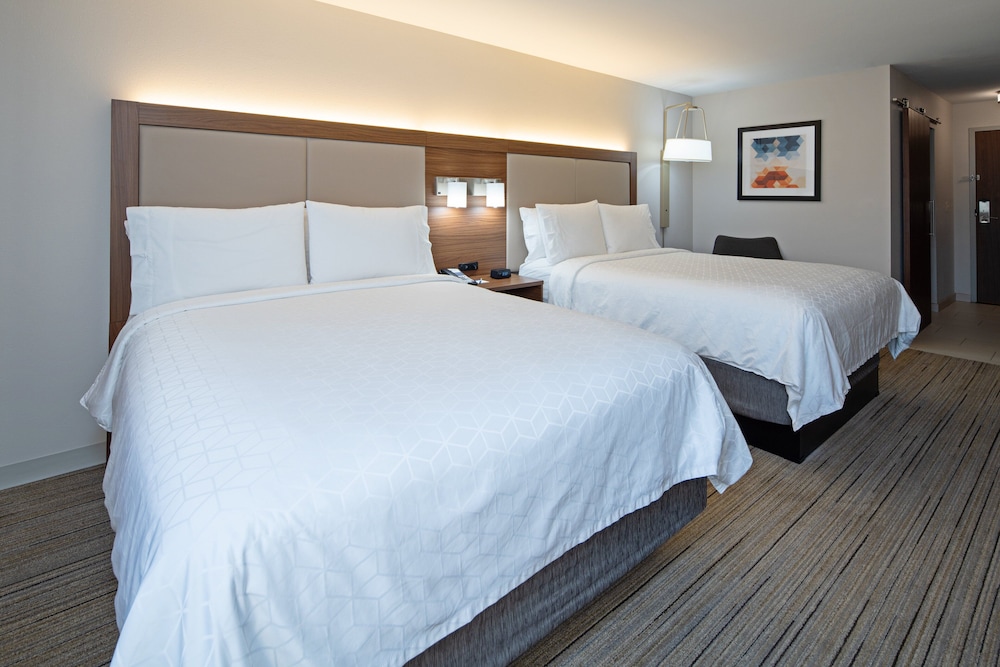 Room, 2 Queen Beds, Accessible Bathtub, Non Smoking (Communications) - Photo 1