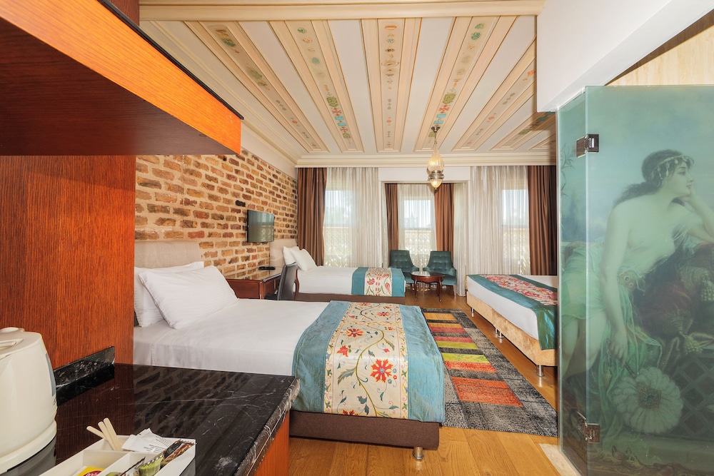 Family Room, Non Smoking, City View photo 2