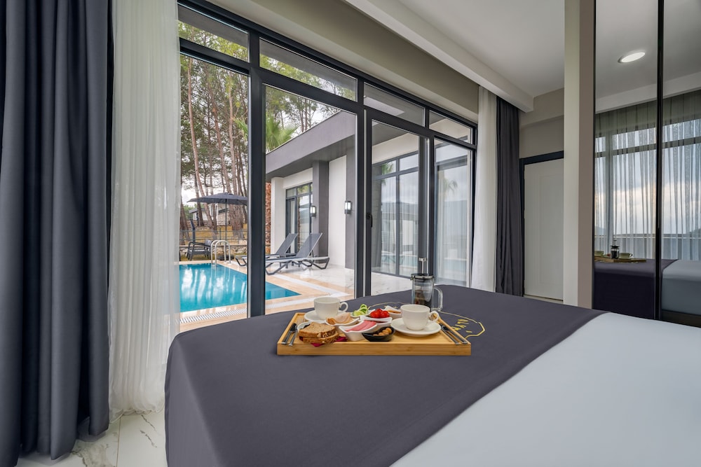 Deluxe Suite, 2 Bedrooms, Pool Access, Mountain View photo 1