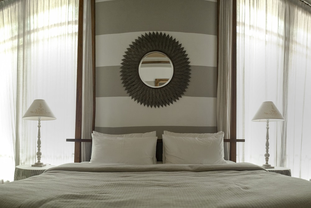 Master Suite, 1 Queen Bed, Pool Access