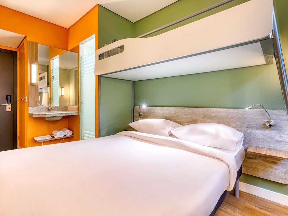Standard Room, Multiple Beds photo 1