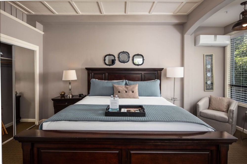 Creekside Queen Room 3