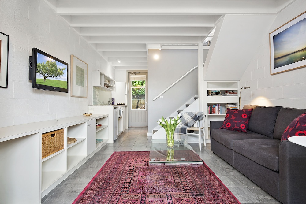 Two Storey Open Plan Apartment photo 2