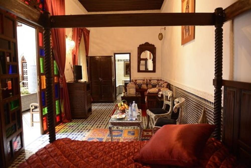 Deluxe Room - Photo 11