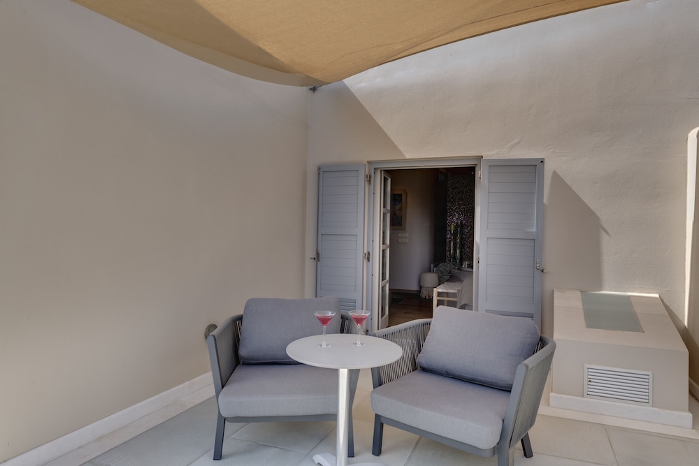 Kouros Art Sea View Suite photo 2