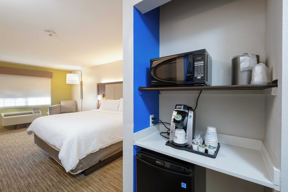 Room, 1 King Bed, Accessible, Non Smoking (Mobility) - Photo 2