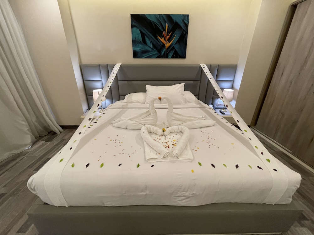 Deluxe Studio King Apartment