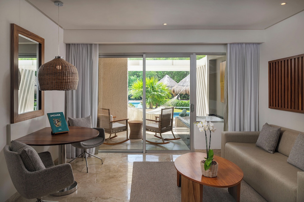 The Reserve Junior Suite Swim Up