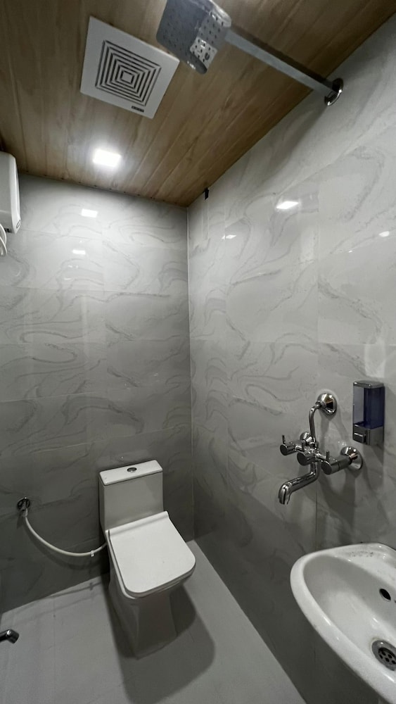Deluxe Room - Photo 4