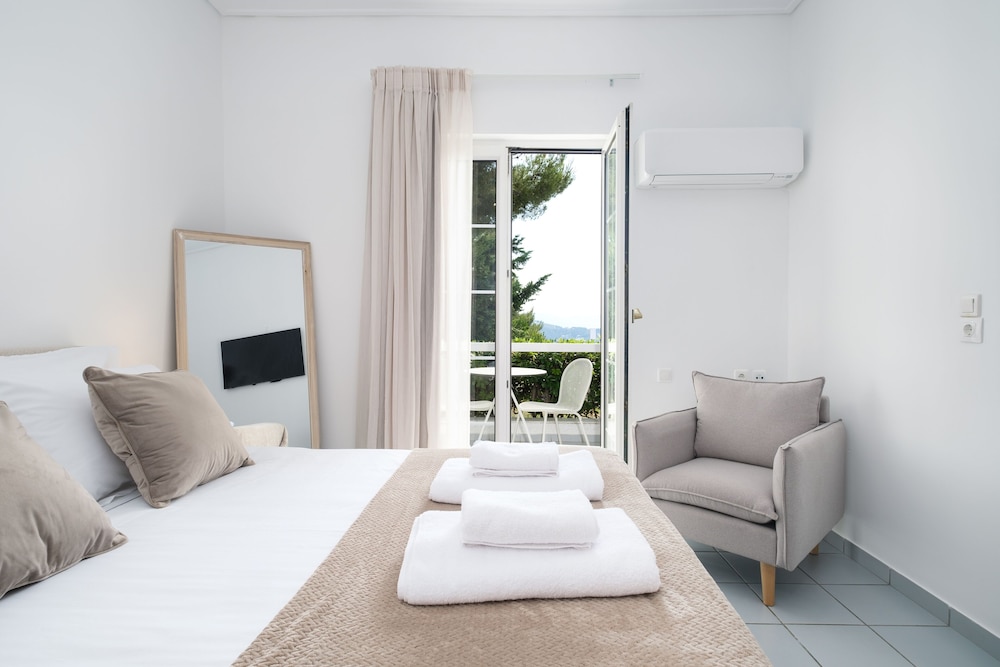 Deluxe Room, Garden View photo 2