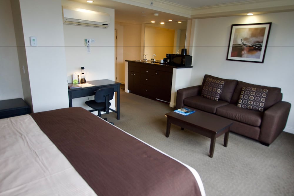 Standard Studio Suite, 1 King Bed - Photo 8