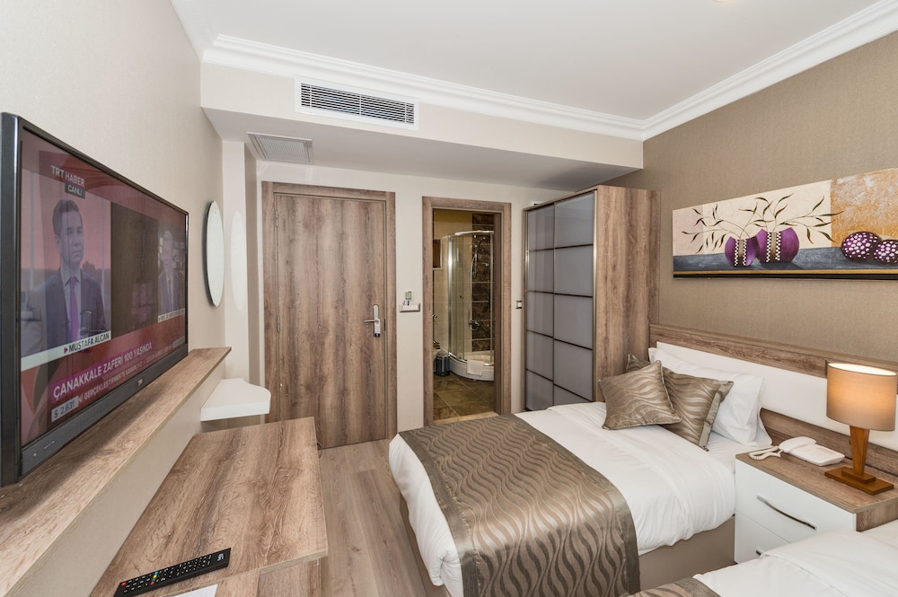 Standard Double or Twin Room, City View photo 2