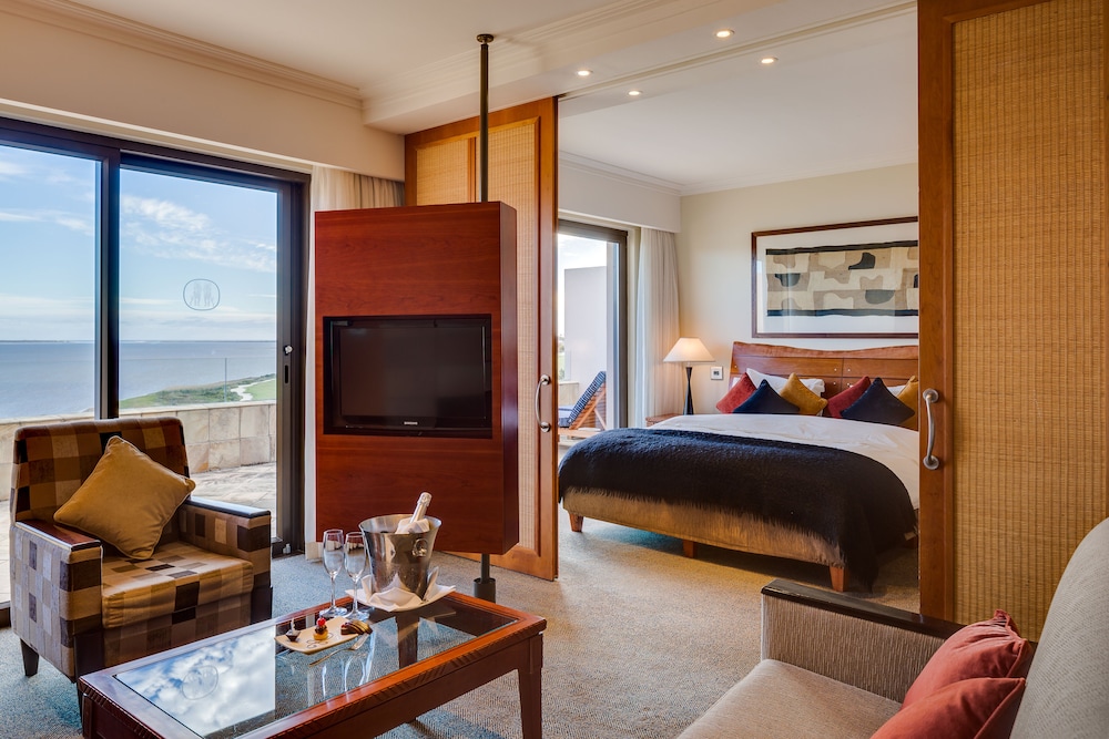 Deluxe King Suite with Garden View - Photo 5