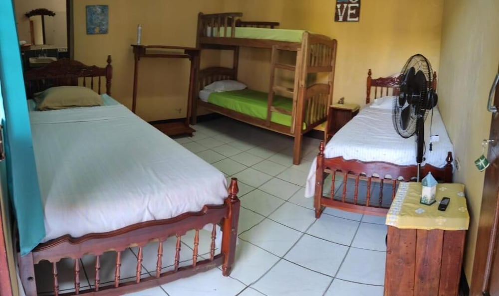 Economy Triple Room photo 1