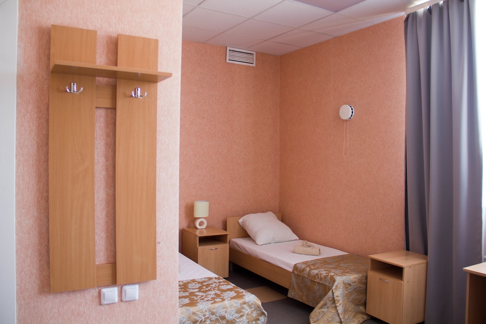Standard Room, Multiple Beds, Non Smoking photo 3