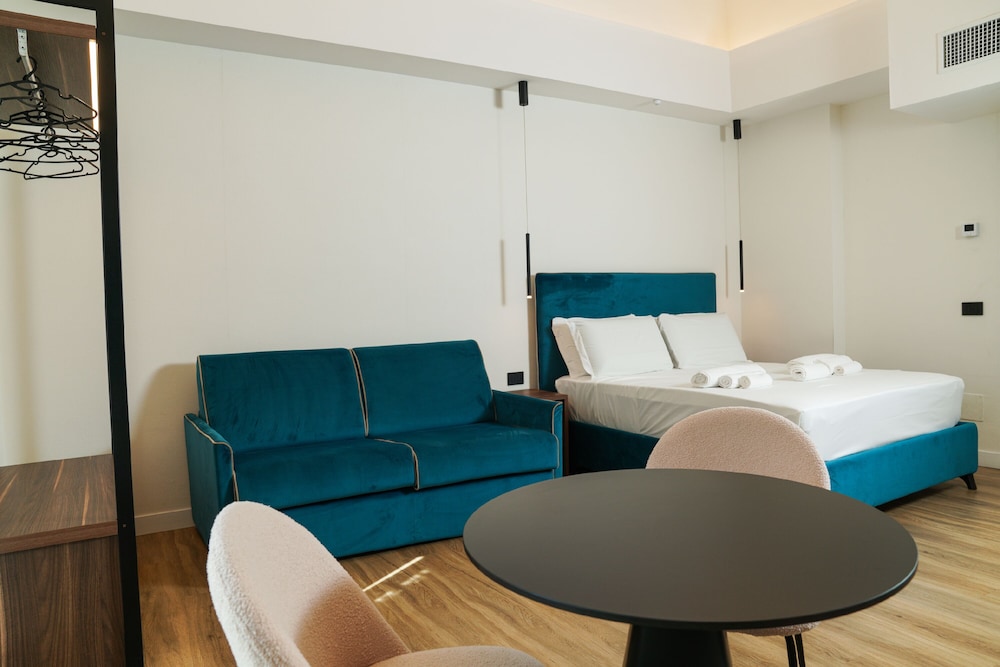 Deluxe Quadruple Room - Photo 2
