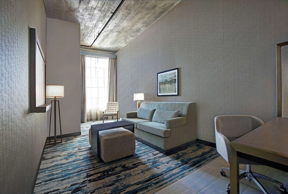 Suite, 1 King Bed - Photo 1