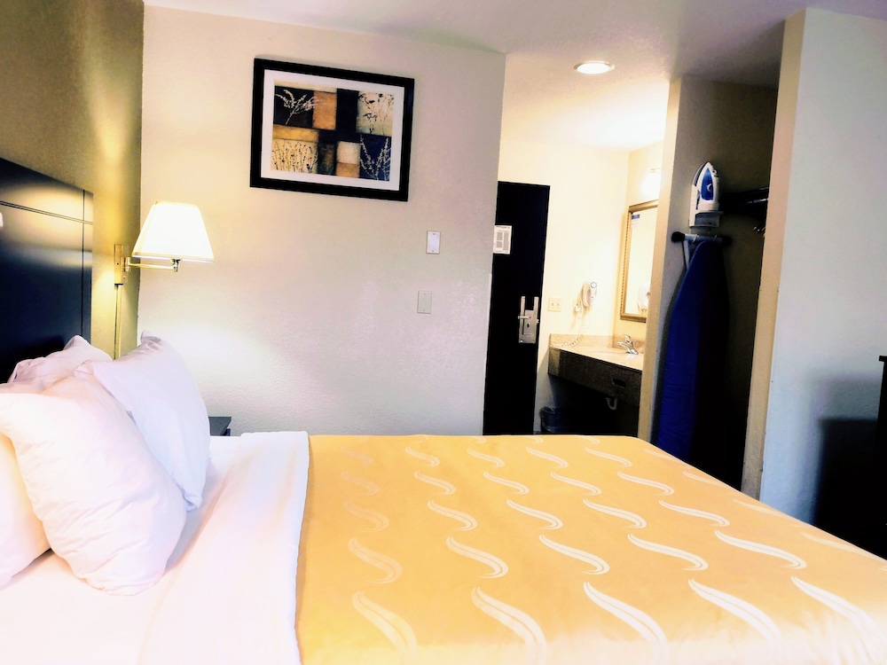 Standard 1 Queen Room photo 1