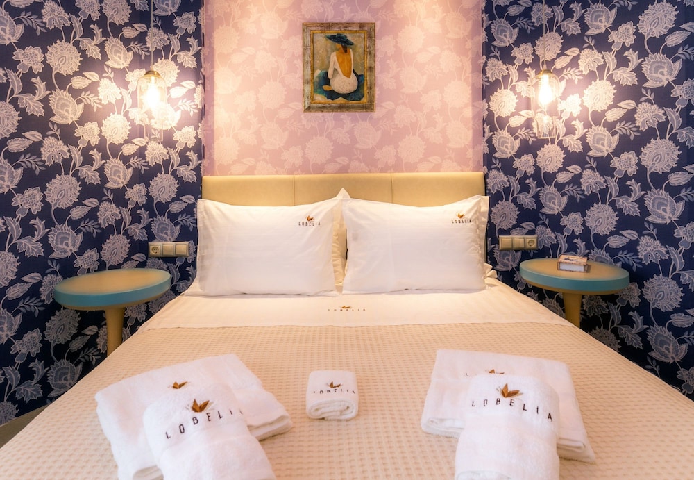Deluxe Suite (203)
