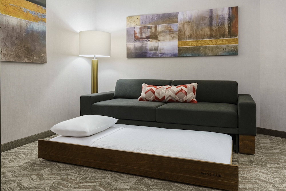 Suite, 1 King Bed with Sofa bed - Photo 5