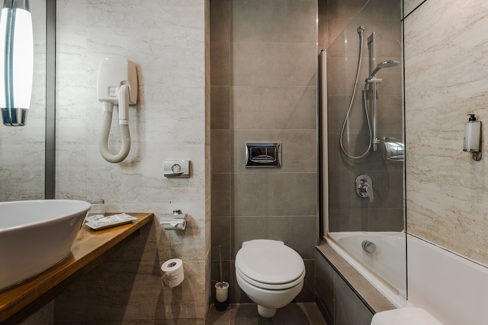Double or Twin Room, Jetted Tub - Photo 6