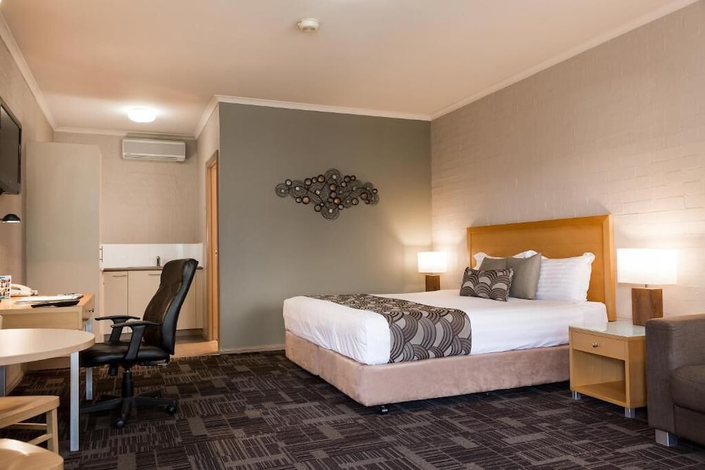 One Bedroom Apartment with Spa Bath - Photo 1