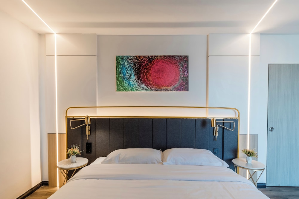 Deluxe Room - Photo 3