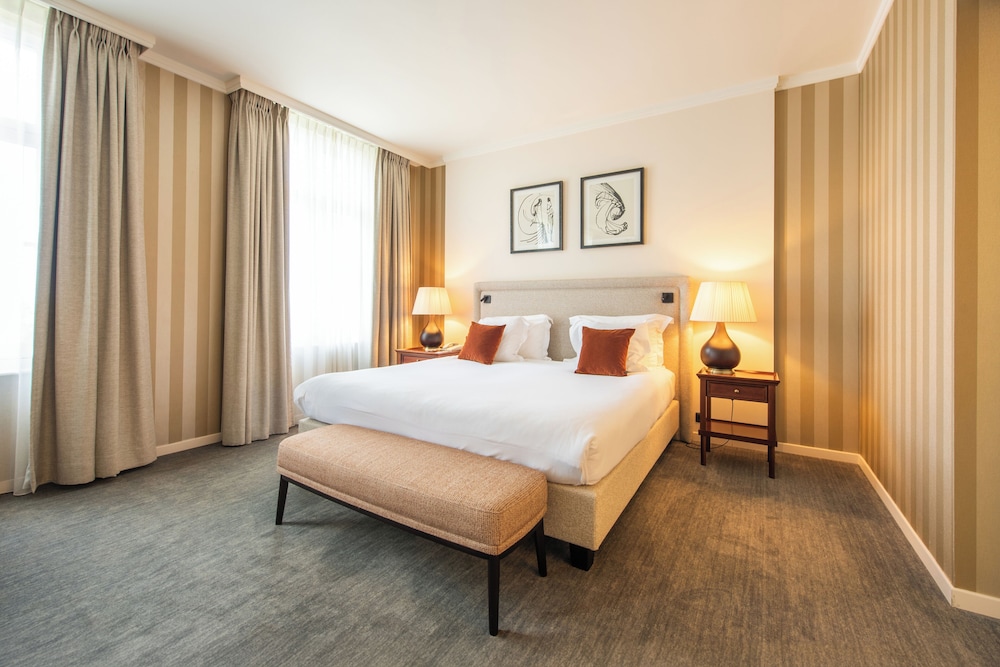 Deluxe Junior Suite photo 2