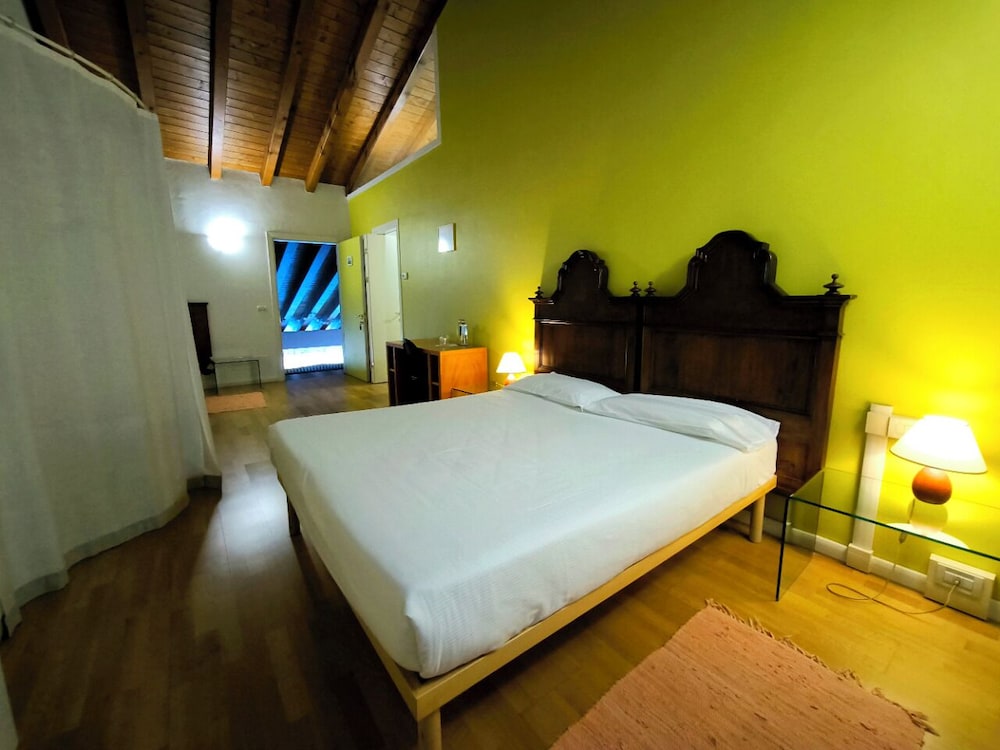 Comfort Room photo 2