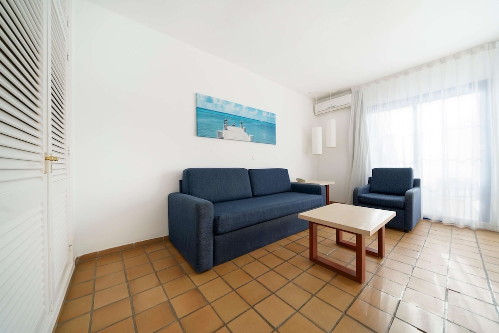 Suite, 1 Bedroom (2 Adults And 1 Child) photo 3