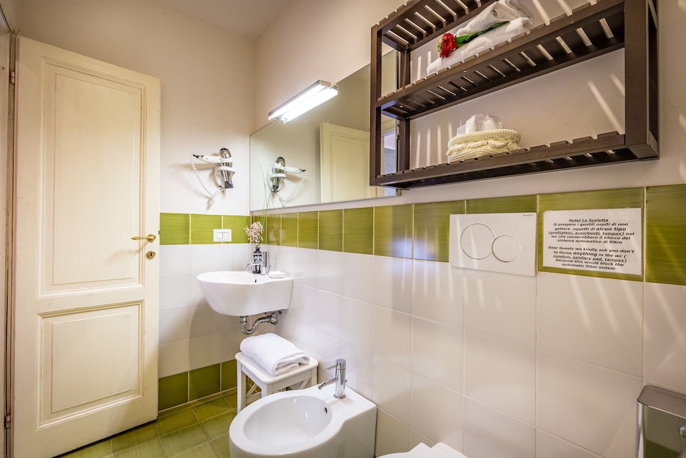 Standard Double Room - Photo 23