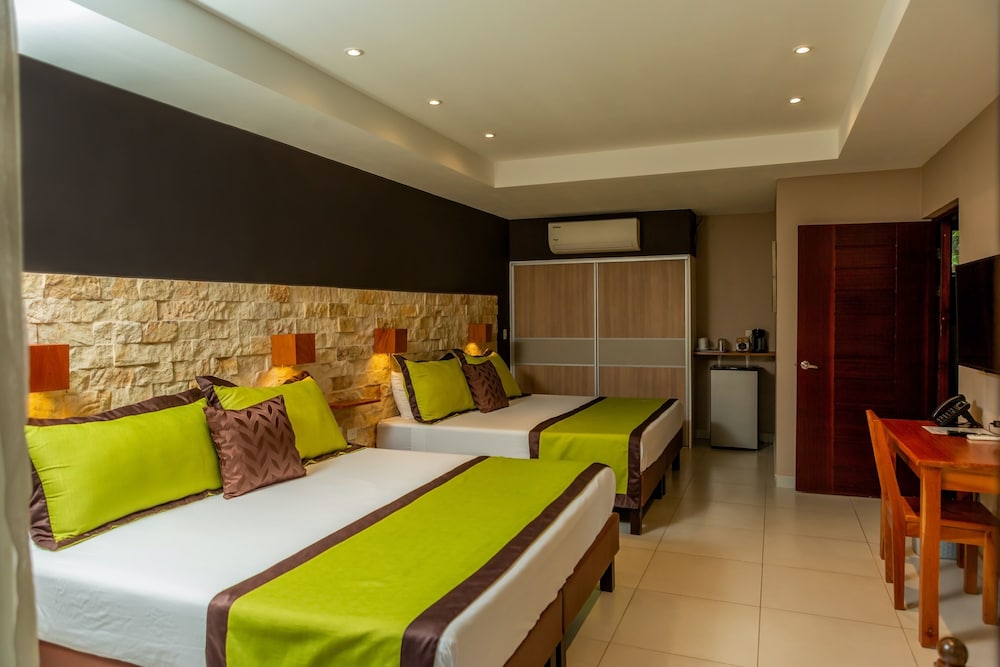 Deluxe Room, Hot Tub