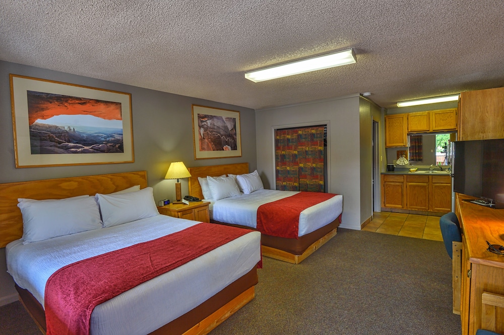 Room, 2 Queen Beds, Kitchenette photo 2