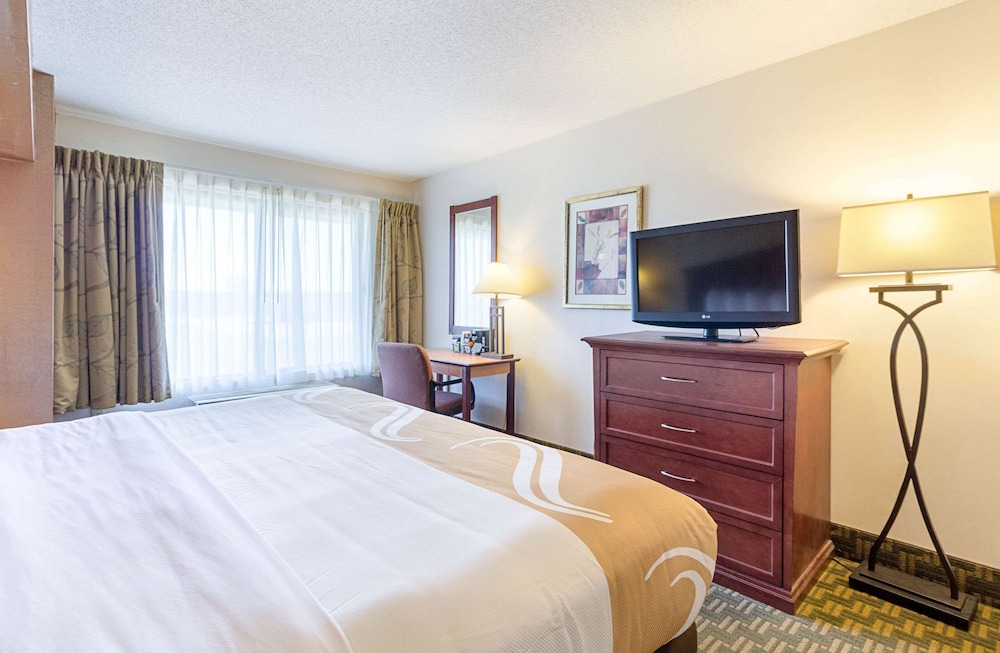 Standard Room, 1 King Bed, Non Smoking (Upper Floor) photo 2