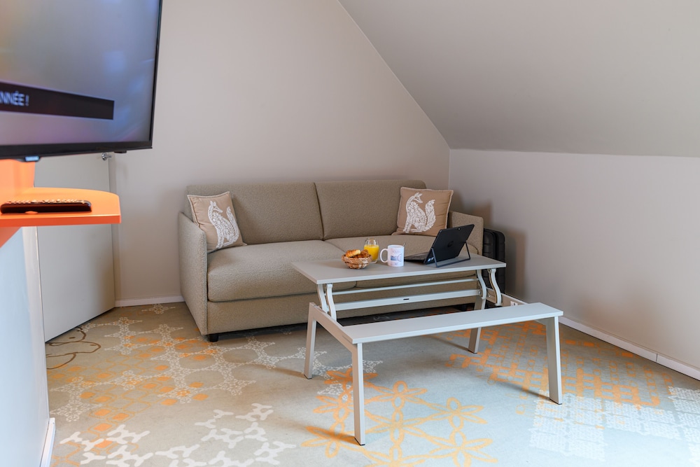 Superior Family room with 1 double bed, 1 sofa bed and 1 single bed - Photo 4