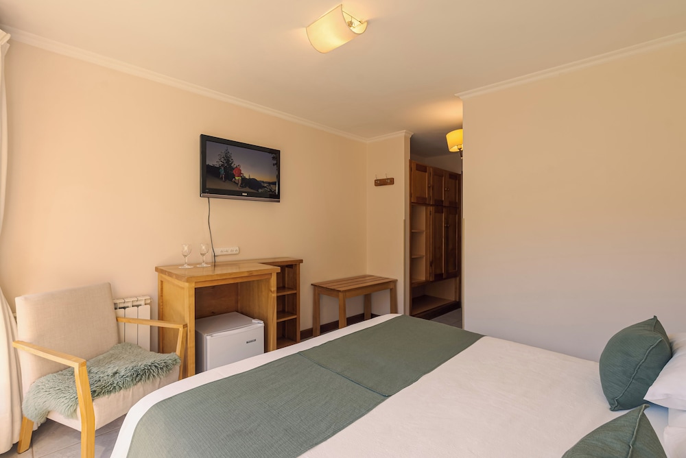 Classic Double or Twin Room, Mountain View photo 2