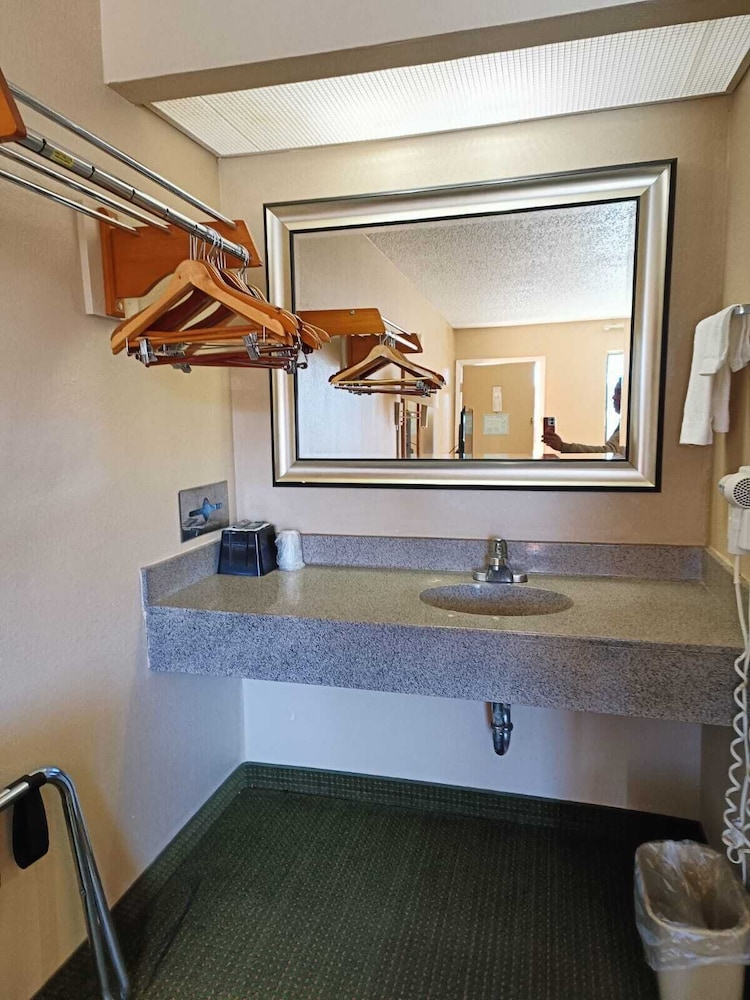 Room, 2 Double Beds, Non Smoking - Photo 6
