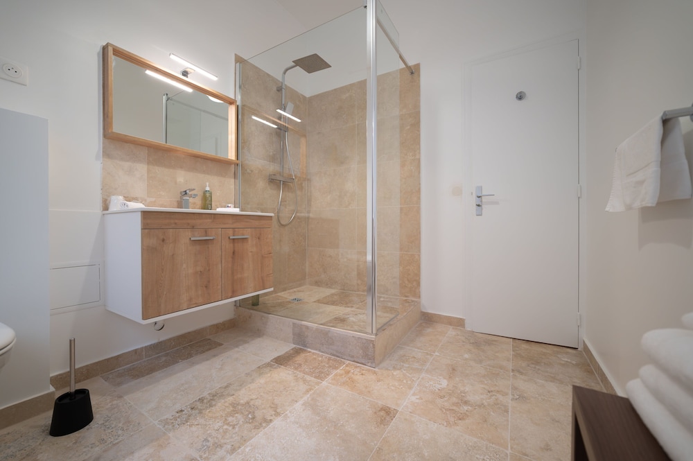 Premium Room - Photo 10