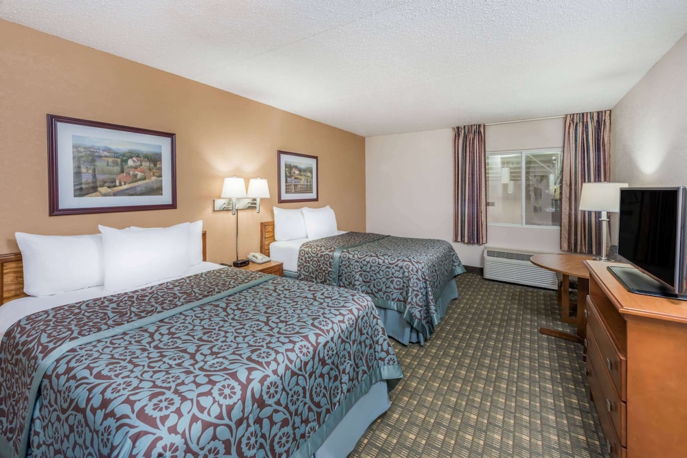 Room, 2 Queen Beds, Non Smoking photo 1