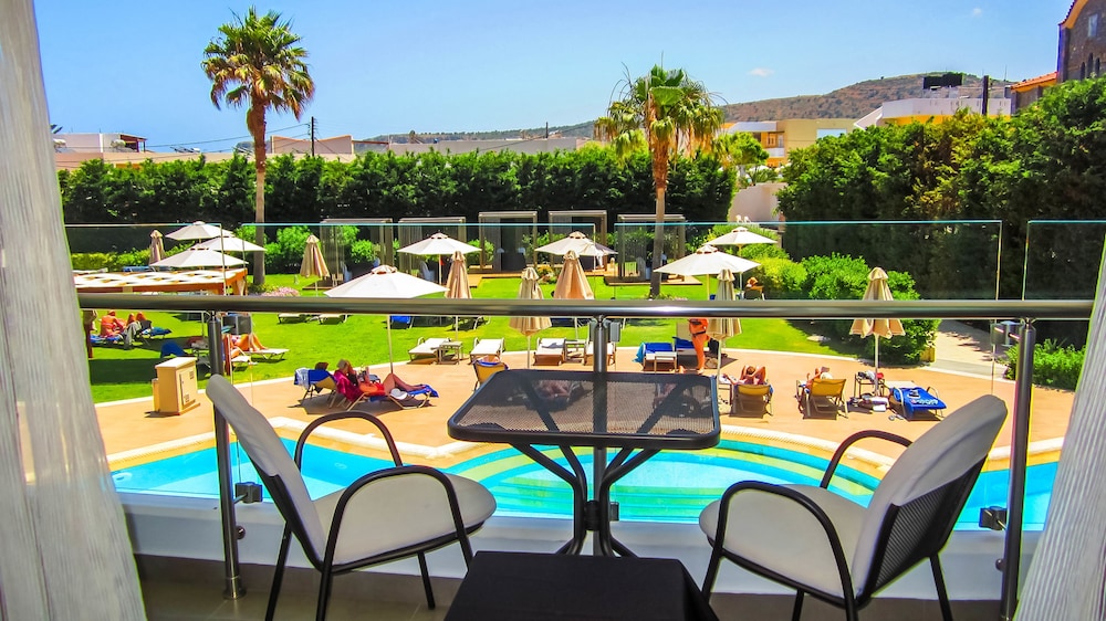 Superior Double or Twin Room, Pool View - Photo 5