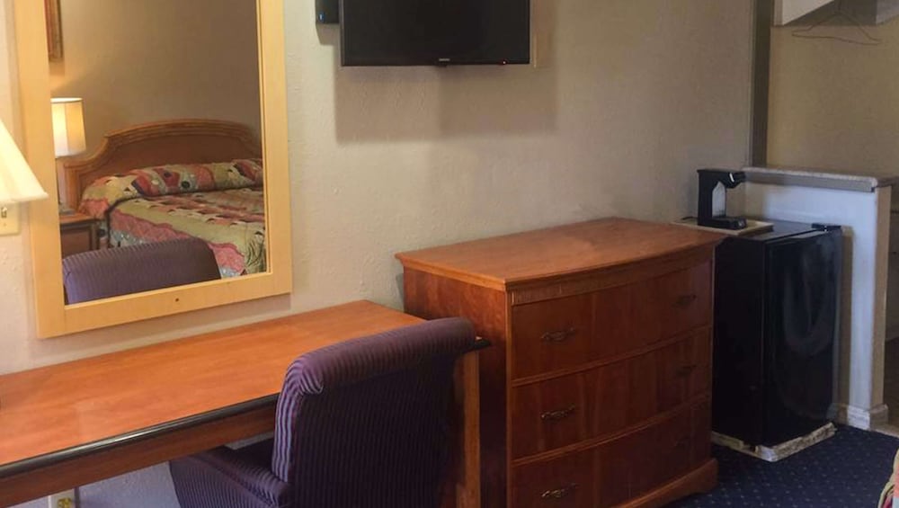 Standard Room, 2 Double Beds, Non Smoking - Photo 14