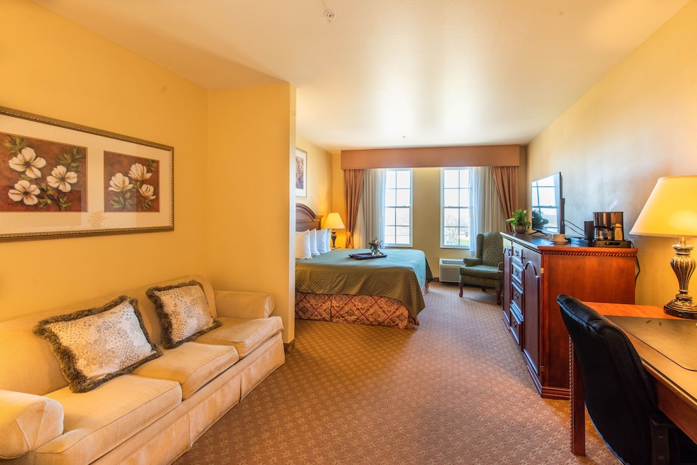 Superior Room, 1 King Bed, River View photo 1