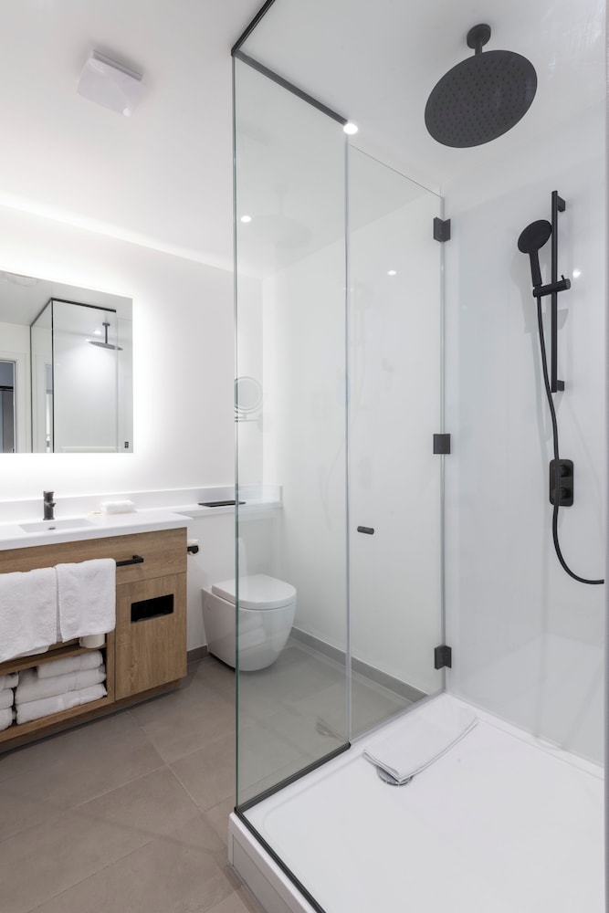 Executive Suite, 1 King Bed, Sofa Bed, Kitchenette - Photo 6
