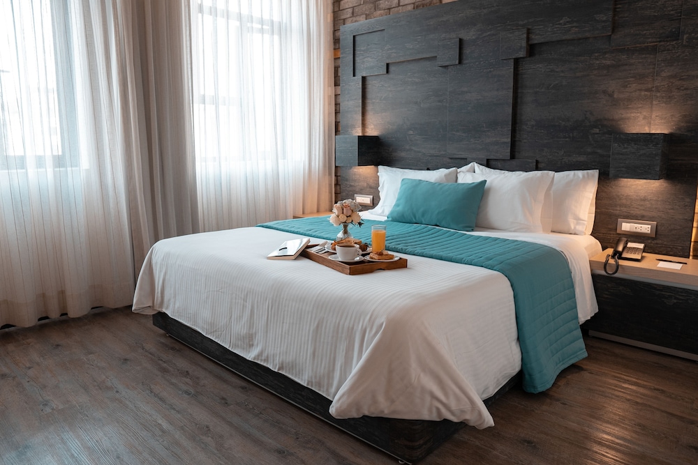 Suite, 1 King Bed photo 1