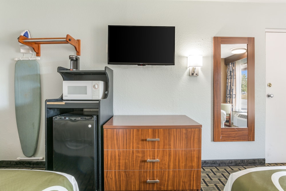 Standard Room, 2 Queen Beds, Non Smoking - Photo 2