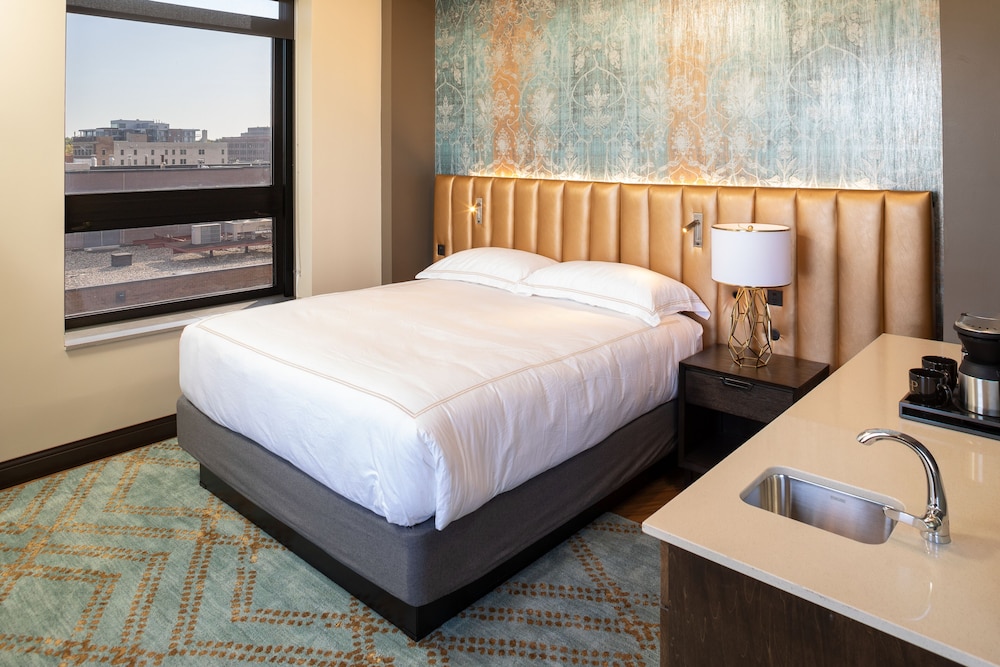 Deluxe Room, 1 King Bed, River View (Copper Penny River View)
