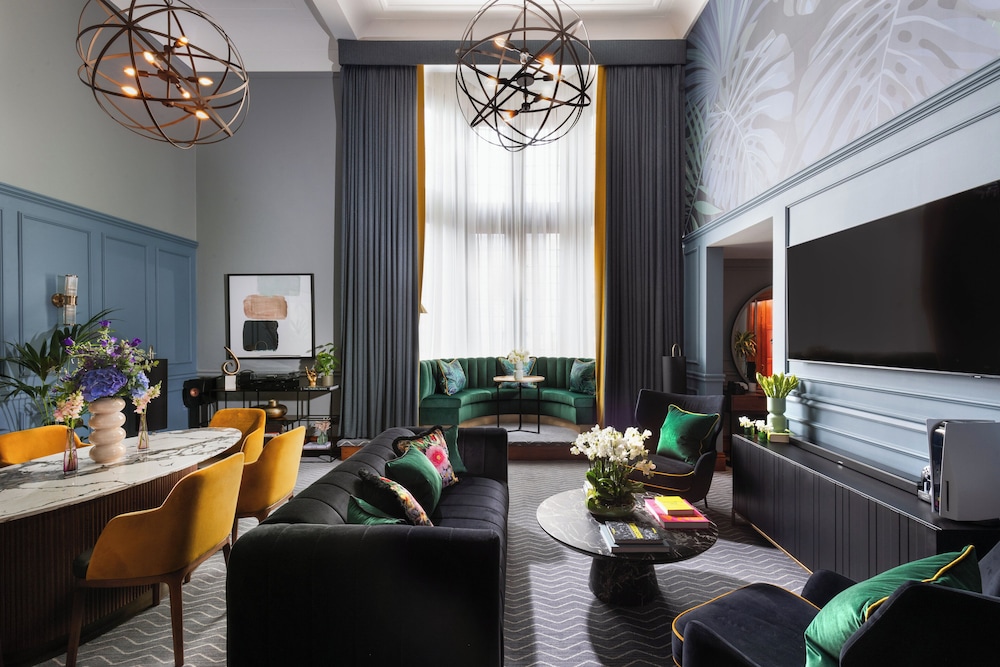 Suite, Multiple Beds - Photo 10