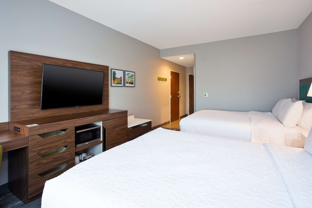 Room, 2 Queen Beds, Accessible, Bathtub (Mobility & Hearing) - Photo 5