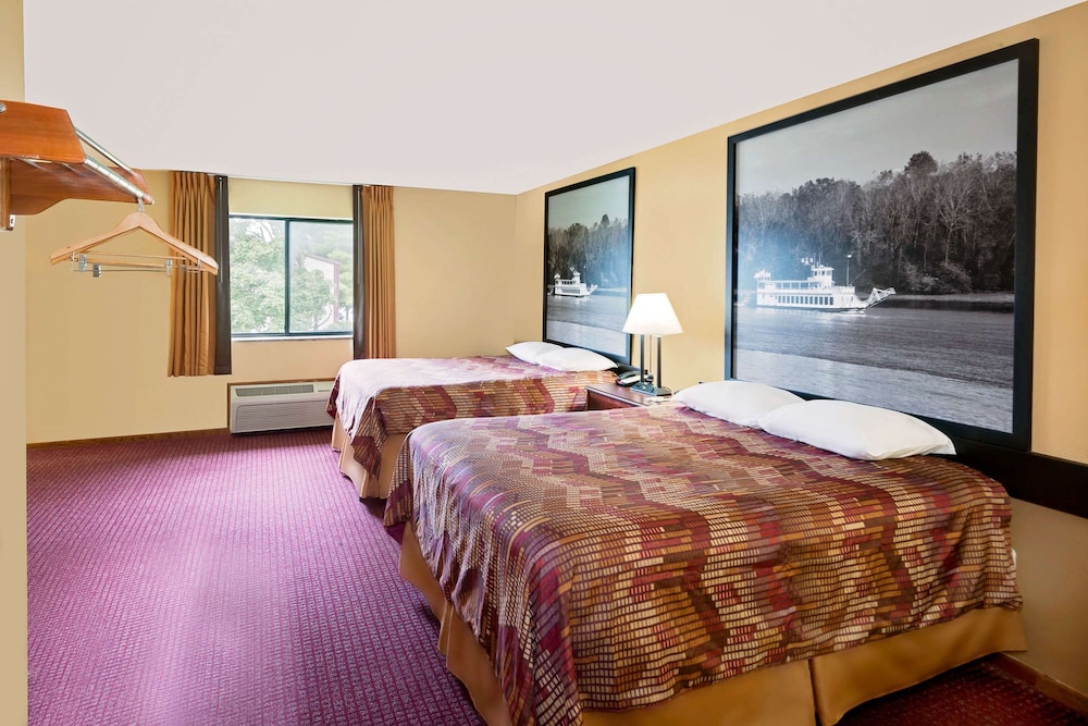 Suite, Multiple Beds, Non Smoking - Photo 3